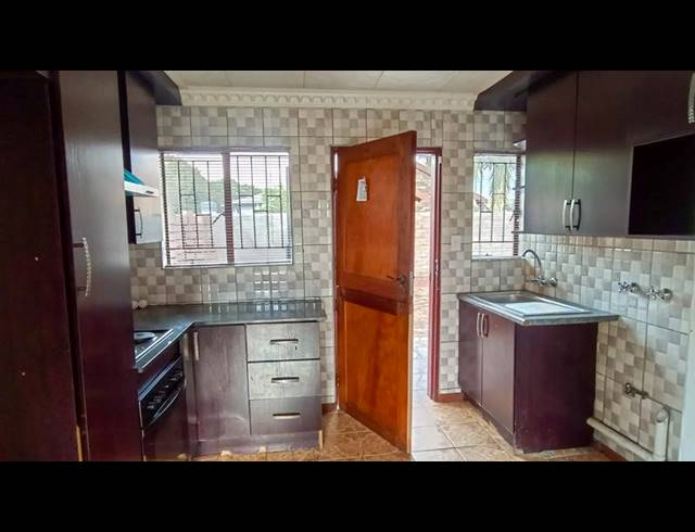 3 BEDROOM HOUSE FOR SALE IN PHILIP NEL PARK